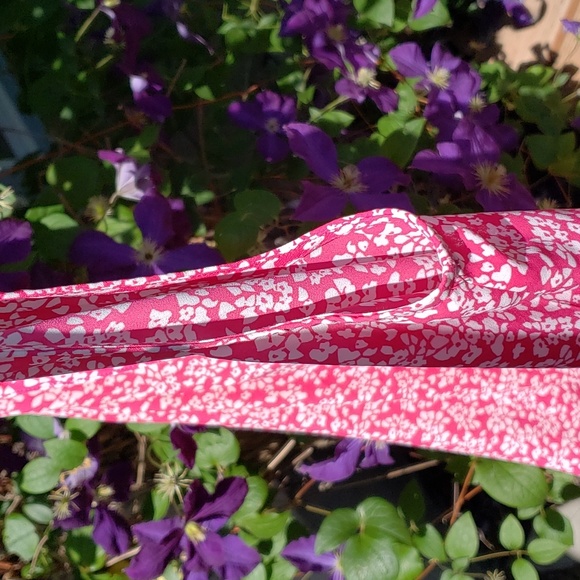 CANDIES HOT PINK Roses Print sleeveless Top SZ L Oversize NWOT - Picture 7 of 7